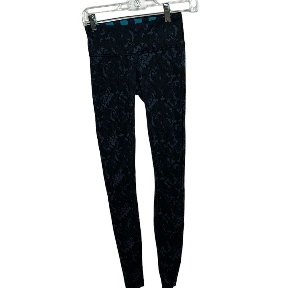 Lululemon Abstract Print/Hidden Stripe Waistband Full Length Leggings. Size 2.